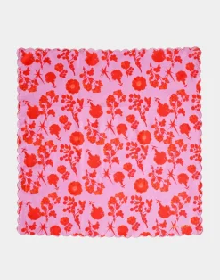Scallop Embroidered Edge Dinner Napkin